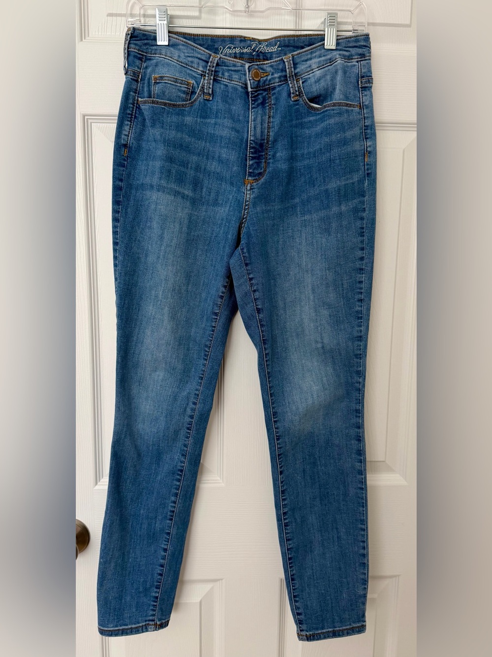 Universal Threads Women’s High Rise Skinny Jeans - Size 8R/29R